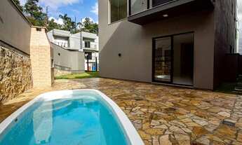 Imagem 2: Linda Casa para venda com 3 dormitórios no Itacorubi - Florianópolis - SC