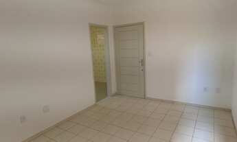 Imagem 2: Apartamento de 40 m² com sala, 2 quarto, banheiro com gabinete, cozinha com gabinete