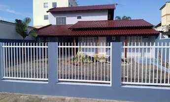 Imagem: Casa com quatro quartos no Gravatá