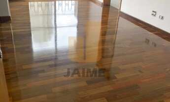 Imagem 5: Apartamento com varanda e 2 dormitórios, prédio com duas vagas e lazer