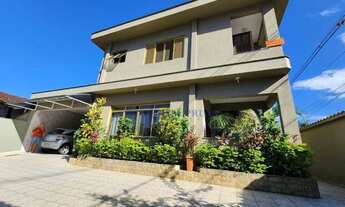 Imagem 2: Sobrado com porteira fechada no Canto do Forte