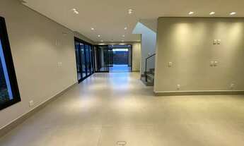 Imagem 6: Sobrado para venda possui 306 metros quadrados com 5 quartos em Morada dos Nobres - Cuiabá