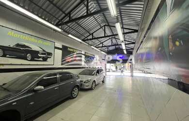 Imagem 3: NA MOVIMENTADA RUA DO CATETE, SURGE UMA LOJA EXCEPCIONAL QUE COMBINA VISIBILIDADE, ESPAÇO