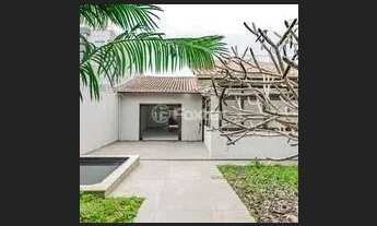 Imagem 7: Sobrado para venda possui 354 metros quadrados com 3 quartos em Cristal - Porto Alegre - R