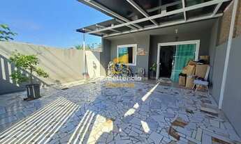 Imagem: Casa com rua asfaltada no litoral