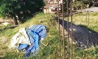 Imagem: Terreno com estrutura pronta pra fazer casa