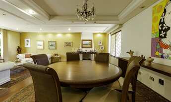 Imagem 4: Imponente casa de 421m2, com 6 vagas (3 cobertas) em rua tranquila, nas mercês. Perfeita p