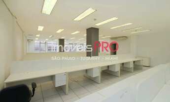 Imagem 7: Prédio reformado com quatro pavimentos, dois elevadores novos