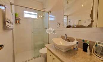 Imagem 4: Casa com vista deslumbrante de 2 dormitórios, suíte, espaço gourmet, placa solar no bairro