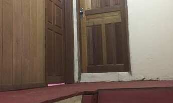 Imagem 6: Casa na Rua Cesário Alvim, entre travessa de Breves e Av. Bernardo Sayão. 2 quartos