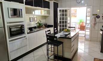 Imagem 3: Sensacional mobiliado!!Sobrado 6quartos suítes churrasqueira piscina condomínio L.800m2