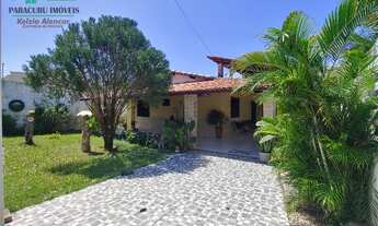 Imagem: Ampla casa com piscina e quatro quartos