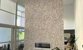 Imagem 6: Apartamento com pé direito duplo voltado para o Bosque