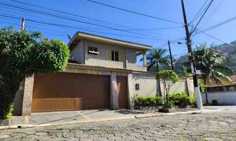 Imagem 6: Sobrado com porteira fechada no Canto do Forte