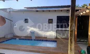 Imagem 2: Linda casa no Bairro Laranjeiras com piscina em Uberlândia MG disponível para compra