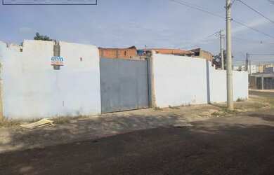 Imagem 3: Terreno murado e com portão no Parque Granja Cecilia