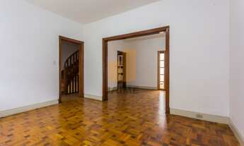 Imagem 6: Casa assobradada com 250m² na rua mais tranquila do bairro