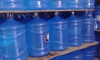 Imagem: 300 garrafão de santa Cláudia