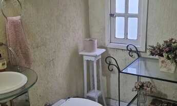 Imagem 2: Casa na Imbetiba para aluguel com 3 suítes, sendo 1 no térreo, e 2 vagas de garagem, Macaé