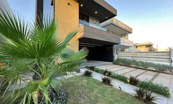 Imagem 2: Sobrado para venda possui 306 metros quadrados com 5 quartos em Morada dos Nobres - Cuiabá