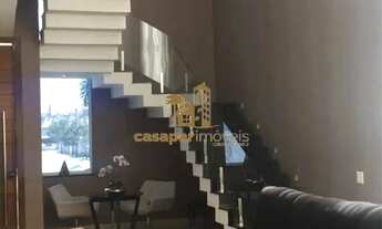 Imagem 6: Sobrado à Venda em Condomínio Fechado com 420m², 3 Suítes com Piscina