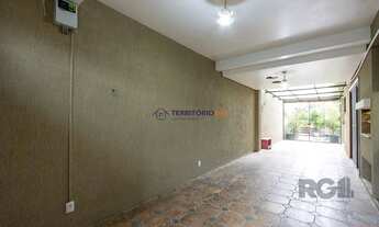 Imagem 2: Casa de alvenaria, 3 dormitórios, 1 suíte e pátio com piscina, bairro Espírito Santo