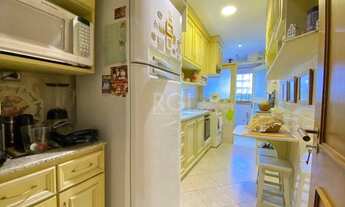 Imagem 5: APTO SEMI MOBILIADO NO CENTRO DE GRAMADO, com lareira , sacada , churrasqueira