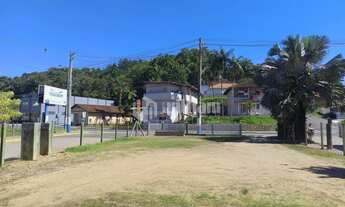 Imagem 3: Oportunidade no São Pedro! Terreno Amplo com Casa aos Fundos Guabiruba