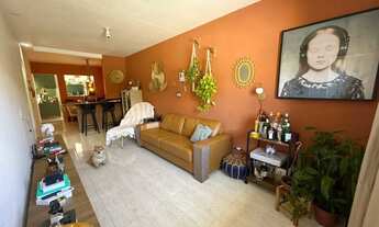 Imagem 2: Casa à venda em condomínio fechado 2 quartos, sendo um com suíte e piscina