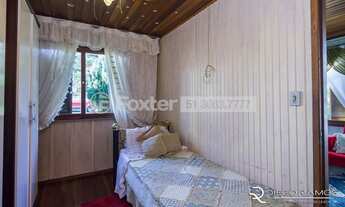 Imagem 6: Ótima casa de construção mista próxima a PUC. São 3 dormitórios com churrasqueira e forno