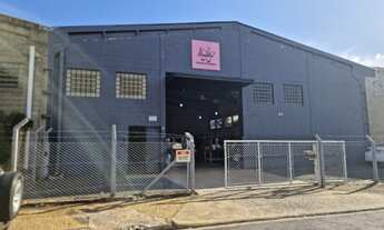 Imagem: Vendo loja de atacado de roupas completa