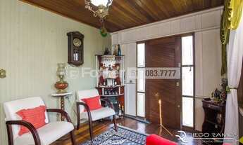 Imagem 5: Ótima casa de construção mista próxima a PUC. São 3 dormitórios com churrasqueira e forno