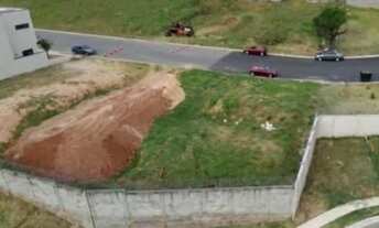 Imagem: Terreno à venda com 305,00 m². Roncáglia