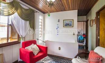 Imagem 4: Ótima casa de construção mista próxima a PUC. São 3 dormitórios com churrasqueira e forno