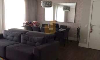 Imagem: Apartamento com varanda envidraçada, são