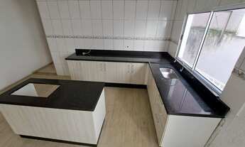 Imagem: Casa de dois dormitórios com uma vaga de