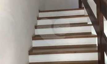 Imagem 6: Sobrado com entrada lateral, vago na região do Horto Florestal