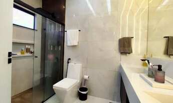 Imagem 6: Casa com três dormitórios sendo os três suítes - 328m²