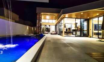 Imagem 4: Casa com três dormitórios sendo os três suítes - 328m²