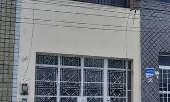 Imagem: 2 casas-1no térreo e outra no primeiro