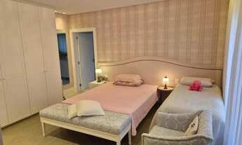 Imagem 3: Casa com 5 suítes e 6 vagas de garagem em condomínio no Centro de Camboriú