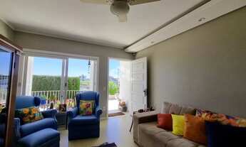 Imagem 2: Casa com vista deslumbrante de 2 dormitórios, suíte, espaço gourmet, placa solar no bairro