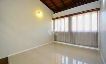 Imagem 3: CASA ALTO PADRÃO COM 4 QUARTOS 2 SUÍTES 4 VAGAS E PISCINA EM CAPOEIRAS FLORIANÓPOLIS