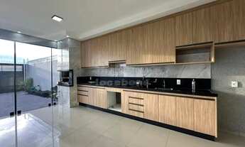 Imagem 6: Casa com 2 dormitórios com ares condicionados vagas de garagem e piscina