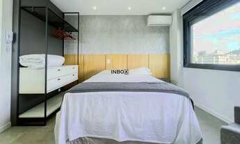 Imagem 2: Loft com 29 m² privativos, totalmente mobiliado, dormitório integrado ao living, 1 vaga