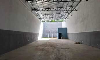 Imagem 3: Galpão de 400m² com 04 lavabos para locação - Jardim do Trevo