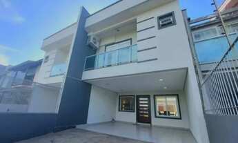 Imagem: Casa Impecável com 3 Dormitórios e Amplo