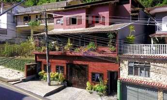 Imagem: Casa com 8 dormitórios à venda, 200 m²