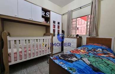 Imagem 7: Residência multifamiliar com salão comercial; 3 moradias da mesma família; 3 vagas