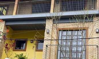 Imagem: Belíssima casa em meio a natureza com ampla